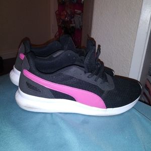 Womans Puma Sneakers